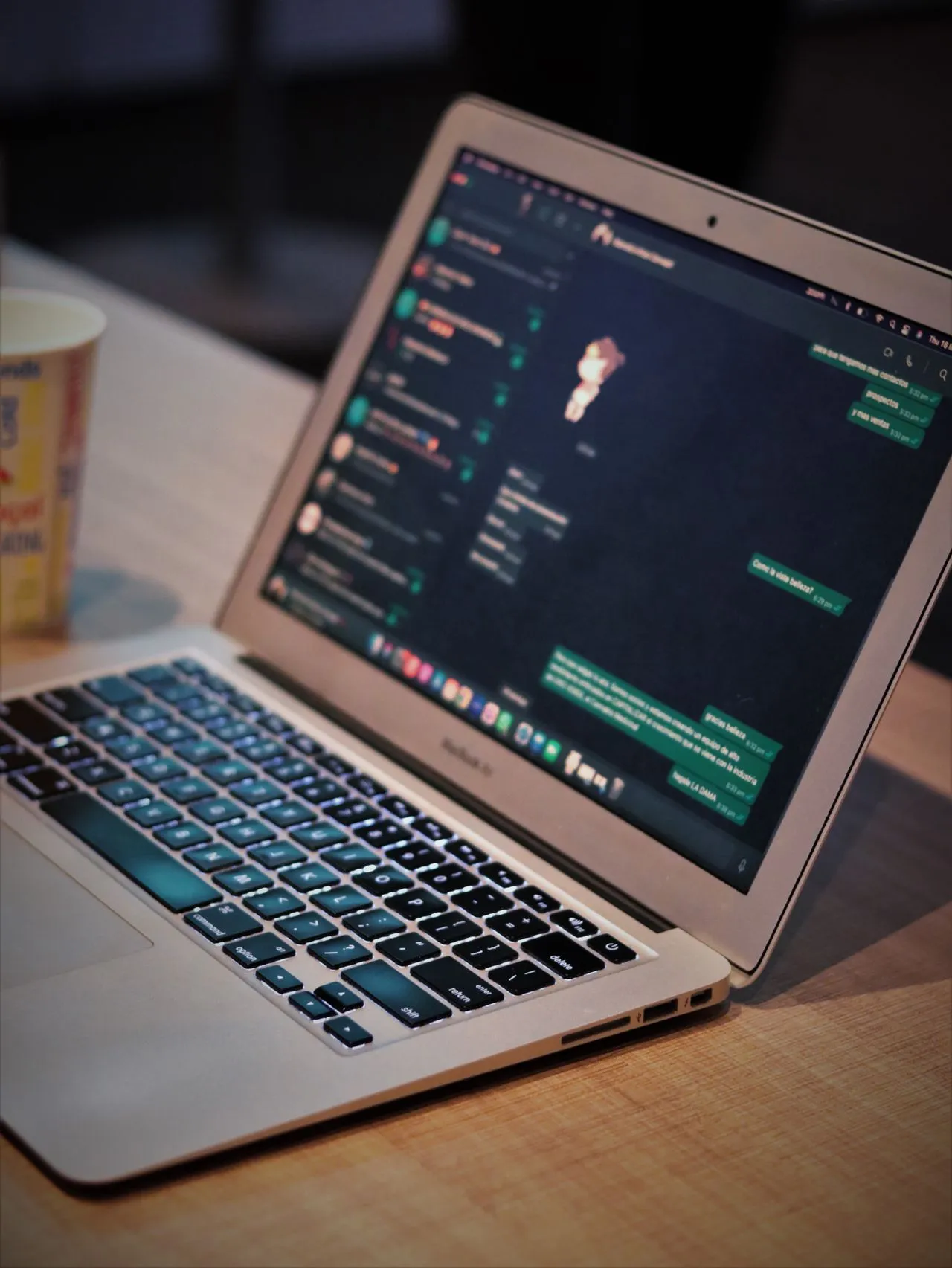 whatsapp web on laptop